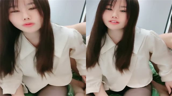 极品黑丝肥臀小姐姐任狼友肆意玩弄，疯狂抽插爆操到呻吟不止！