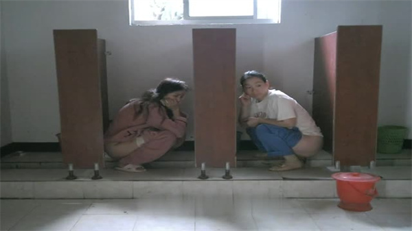 全景厕拍刺激偷窥！一镜到底四视角全收录，极品视角全程记录