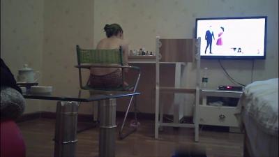 富豪强哥桑拿双飞姐妹花，巨根伺候爽到升天！