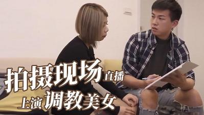 爆乳纹身辣妹发骚勾引摄影师，巨乳狂抖激情四射！